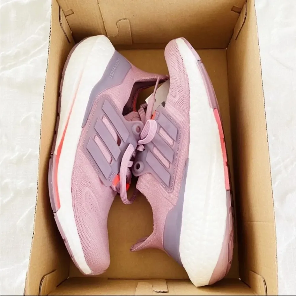 Adidas Ultraboost 22 Sneakers Girls Size 4 New